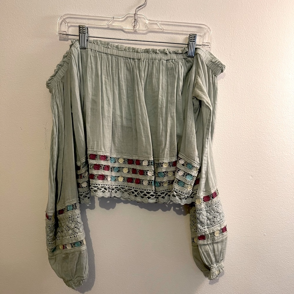 FREE PEOPLE OFF SHOULDER CROP TOP